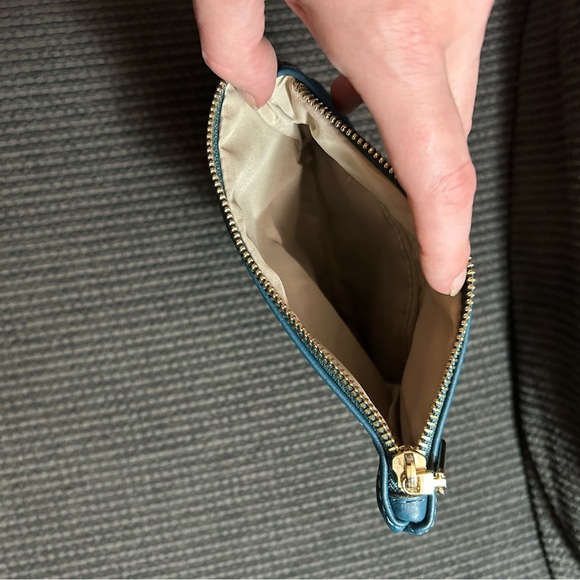 Green wristlet - Picture 3 of 3